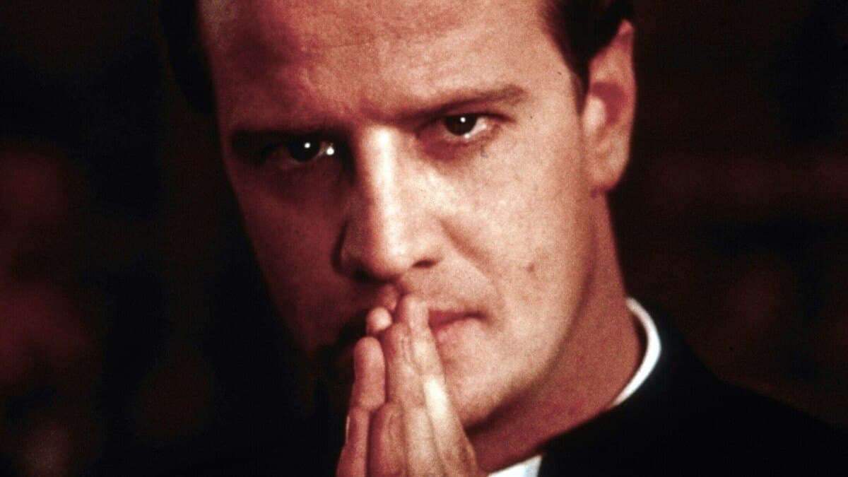 O martyrologii inaczej – recenzja filmu „Zabić księdza”. Nowe Horyzonty 2022